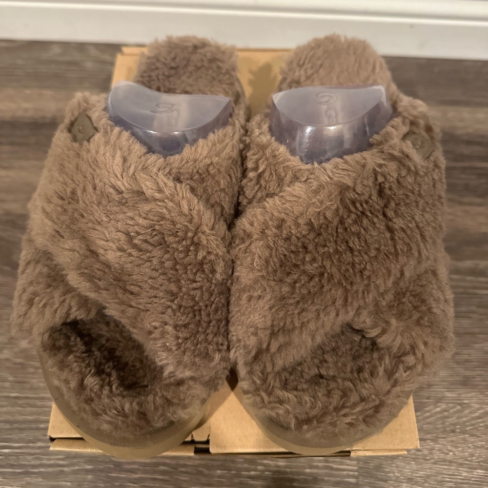 UGG FUZZ SUGAR CROSS SLIDE